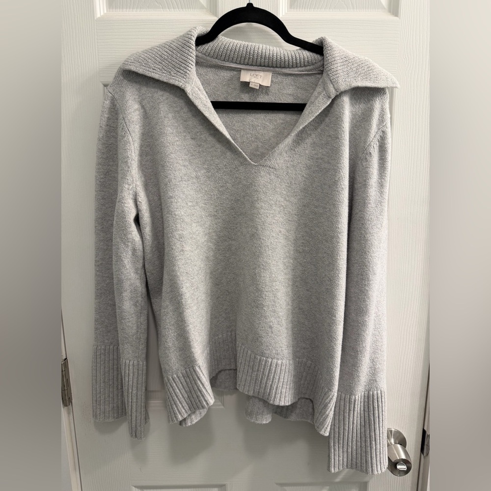 LOFT Light Gray V-Neck Sweater - Picture 1 of 5